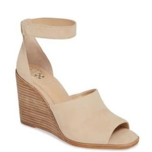 🆕 Vince Camuto Deedriana Wedge Sandals